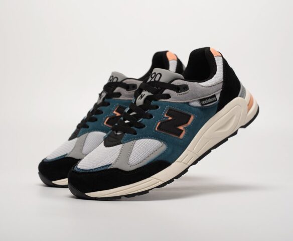 New Balance 990 v2 multicolored