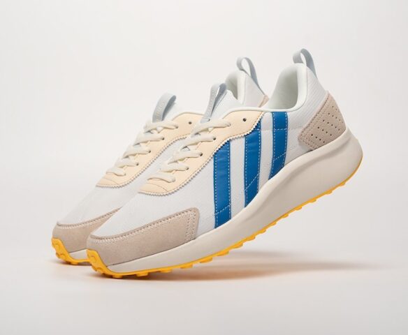 Adidas Futro Lite белые Adidas Futro Lite белые