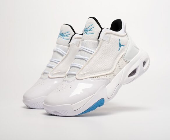 Jordan Max Aura 4 белые Jordan Max Aura 4 белые