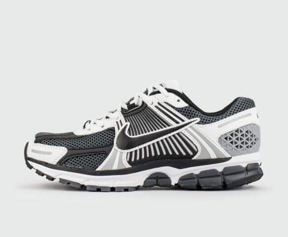 Nike Zoom Vomero 5 Black White Nike Zoom Vomero 5 Black White