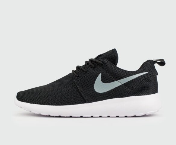 Nike Roshe Run Black / White Wmns